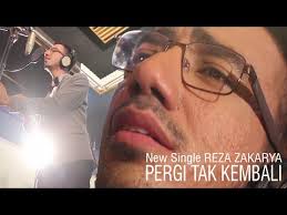 chorus fg c em selamat tinggal kasih am7 g sampai kita jumpa lagi f dm g aku pergi takkan lama f g c g hanya sekejap saja am7 g ku akan kembali lagi f g c asalkan engkau tetap menanti. Lirik Lagu Reza Zakarya Pergi Tak Kembali Lyrics And Translations