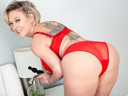 Jill was a total milf. Dee Williams Does It All With You Dee Williams And Stirling Cooper 27 56 Min 40 Something