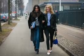 Pour sa collection spring/summer 2017, la créatrice travaille le bleu (clair, denim et klein) en misant sur les textures de. The Best Street Style Pics From Copenhagen Fashion Week Vogue