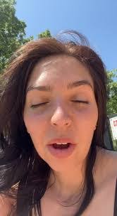 Ashley Wainwright's Instagram, Twitter & Facebook