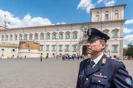 La lega manifesta davanti a palazzo chigi. Proteggere La Vita Democratica