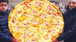 Den größten pizzakarton der welt kann man sich samt inhalt von einer pizzabäckerei in los angeles liefern lassen. Die Grosste Pizza Der Welt Youtube