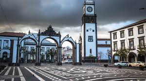 Ponta delgada is a port city on sao miguel island, also the biggest municipality (population around 70,000) and administrative capital of azores islands (portugal's autonomous region). Ponta Delgada Vai Disponibilizar Atividades Turisticas Gratuitamente