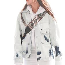La veste jean femme affine la silhouette avec sa coupe cintrée. Veste En Jean Dechire Femme Vos Nouvelles Tendances Jean Spot Jean Spot La Mode En Jean Pour Tous