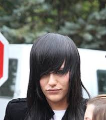 Alors qu'il disait encore il y a peu qu'il attendrait alexia, le candidat n'a pas ménagé ses efforts pour séduire stéphanie, qui, de son côté, jouait les filles difficiles. Saison 4 De Secret Story Wikipedia
