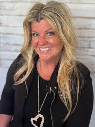 Julie Mancuso's Instagram, Twitter & Facebook