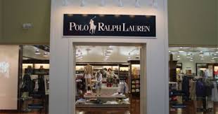 Polo Store Front Utilizes Iconic Brand Logo Against The Stark Contrast Of The White Wall To Grab Custo Polo Store Ralph Lauren Factory Store Ralph Lauren Store