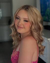 Amanda Monahan's Instagram, Twitter & Facebook