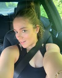 🎶 Maybe if I lived in California maybe one more time I'd get to hold ya 🎶  👀