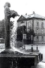 Hier finden sie die öffnungszeiten und ausstattungsmerkmale der stadtsparkasse düsseldorf, privatkundencenter bilk brunnenstraße 75 in 40223 düsseldorf. Scan 20170617 Brunnen Nahe Sparkasse Sechziger Jahre Peter Fussler Flickr