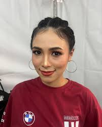 ⚠️WARNING: P E R A S A N Post!! But…..I love trying new looks. Currently  deeply in love with these 😍 💄Hair & Makeup by the ultra talented  @syiedamarzuki 🩷