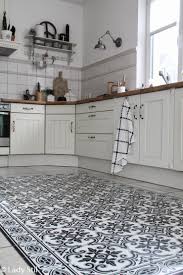 Die robusten teppiche sind auch für balkon und terrasse geeignet und heutzutage so schön gestaltet. Die Kuche Mausert Sich Vinylteppich Beija Flor Lady Stil De