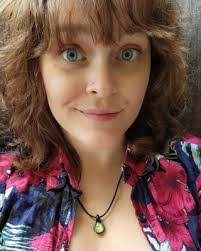 Tara Lunde's Instagram, Twitter & Facebook