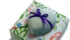 Find out how to make an awesome, affordable bath bomb that'll rival anything you find in a store. How To Make Bath Bombs Recipes And Instructions For Homemade Bath Bombs