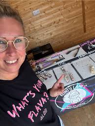 🤩You guys have kept me busy all morning (THANK YOU!) The morning rush has  calmed down now and I'm just about to get RESTOCKED Come and grab your  slices…I'm going to be