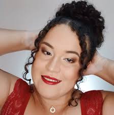 Às quartas-feiras, nada de rosa, nós usamos glitter mesmo! 😜 O dourado EU  QUE LUTE, da nossa coleção limitada BABADO E GLITERIA, pode e deve ser  usado o ano todo, viu? Nada