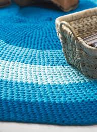 Teppich Hakeln Anleitung Zum Nachmachen Teppich Hakeln Gehakelter Teppich Diy Teppiche