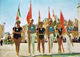 Debreceni ünnepi játékok kínálnak emlékezetes élményeket. Debreceni Kepeslapok Az 1967 Es Viragkarneval