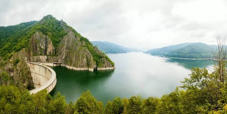 Lacul Vidraru - care este povestea lui și ce activități poți face în zonă
