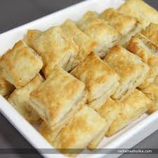 Puff Pastry Biscuits Are Prepared With Pastry Sheets You Can Make A Filling Of Chaat Masala To Make Spicy Puf Easy Snack Recipes Biscuit Recipe Brunch Recipes