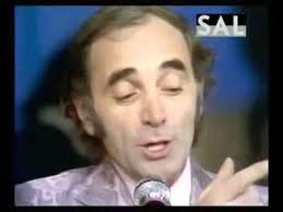 J'habite seul avec maman dans un très vieil appartement rue sarasate j'ai pour me tenir compagnie une tortue deux canaris et une chatte pour laisser maman reposer très souvent je fais le marché et la cuisine je range, je lave, j'essuie, à l'occasion je pique aussi à la machine le travail ne me fait pas. Charles Aznavour Comme Ils Disent Youtube