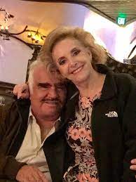 With antonio de la torre, belén cuesta, vicente vergara, josé manuel poga. Vicente Fernandez To Host A Hillary Clinton Debate Fiesta In Las Vegas Billboard