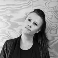 60+ perfiles de «Vikki»