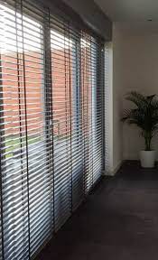 aluminium horizontale jaloezieen schuifpui raamidee nl jaloezieen raam decoreren gordijnen