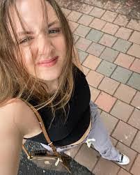 Layne Lowe's Instagram, Twitter & Facebook