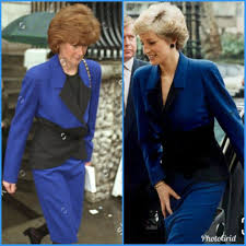 Despite their differences, charles traveled with her sisters to france to accompany her body back to england. Diana Frequently Gave Clothes To Her Oldest Sister Lady Sarah Mcquorcodale When She Filled The R Princess Diana And Charles Princes Diana Princess Diana Rare