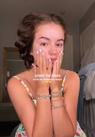 GRWM Routine for College: Makeup and Outfit Ideas