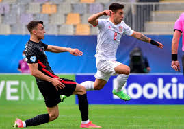 Las selecciones sub'21 de españa y croacia se juegan este jueves en burgos (el plantío, 18.00 horas) el liderato del grupo 6 de clasificación para la eurocopa de 2017, que lideran los españoles con 13 puntos, uno más que los balcánicos. En Directo Espana Croacia Sub 21