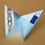 Schmetterlinge aus geldscheinen zu basteln, ist eine sehr leichte übung und erfordert absolut kein vorwissen. Geldscheine Falten Und Geldgeschenke Basteln Origami Kunst