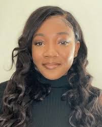 Amy Loe's Instagram, Twitter & Facebook