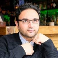 Lauri Howe's Instagram, Twitter & Facebook