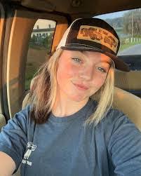 Abbey Dockstader's Instagram, Twitter & Facebook