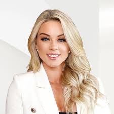 Andrea Weaver's Instagram, Twitter & Facebook