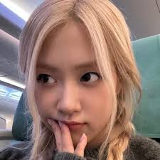 mufale de luto 🕊️ (@rosieteamo)