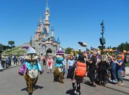 Retrouvez l'actualité des films disney, des spectacles, des événements, et des parcs. Disneyland Magyar Idegenvezetovel Parizsi Varosnezessel Bb Tours Akcio