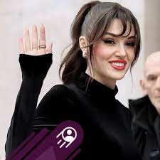 برداية باب ستراس ولا أحلى 😍 تصميم خيطان لمّيع على طولها ✨ الطول { 2 متر } 