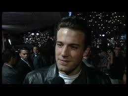 Ben affleck batman young ben affleck casey affleck pearl harbor movie gorgeous men beautiful people beautiful hearts light curls attractive men. Flashback Young Ben Affleck Talks Kissing Another Guy Back In 1997 Youtube