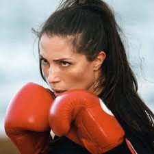 En temas no tan importantes... ¡Quiero que sean ustedes quienes escojan mi  foto para la papeleta! Para escoger la primera denle "like" a este post y  para escoger la segunda denle "love".