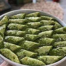 Baklava kelimesi etimolojik (kelime kökeni) olarak incelendiğinde ise karşımıza baklahu kelimesi çıkıyor. Kocak Baklava Gaziantep Menu Fiyat Listesi Mekan Arama Motoru Ne Kadara Yenir