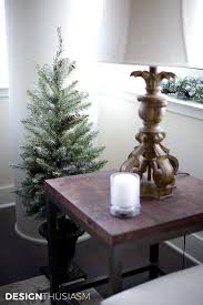 With little space, it's hard to do everything you want to. 12 Easy Holiday Decorating Ideas For A Small Apartment