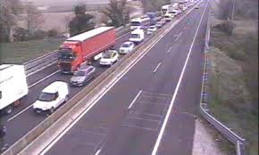 Achiusa per ore, incidente sulla a14. Incidente Tra Tre Camion Sull A13 Sette Chilometri Di Coda Prima Rovigo