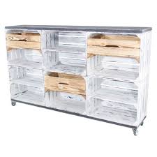 Kommode weiß mit 4 schubladen maße: Kisten Mit Holzbohlen Kommode Raumtrenner Aus 6 Shabby Weissen Kisten Mit 3 Geflammten Schubladen Sowie 2 Bohlenbrettern Auf Rollen 150x93x30