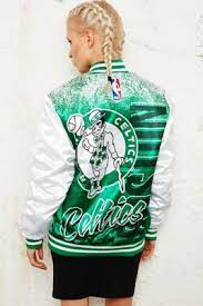 Redhawks college jacke (mit rücken print). Mitchell Ness Boston Celtics College Jacke Urban Outfitters De