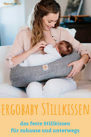 Mit Dem Festen Stillkissen Von Ergobaby Kannst Du Bequem Stllen Du Musst Nichts Zurechtschutteln Das Feste Kissen Stillkissen Baby Stillen Stillkissen Nahen
