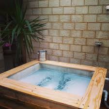Another simple pallet swimming pool to add to your inspiration list, and this one is made in a square shape. Ibc Above Ground Plunge Pool Diy Pool Diy Swimming Pool Diy Hot Tub
