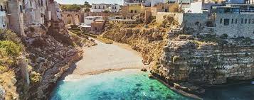 Un'estranea con cui convivo da poco e di cui imparo a tollerare manie, ansie, insicurezze, lavatrici compulsive e altre ipocondrie, resistendo alla tentazione di sbatterla fuori di casa. Puglia Mare Dove E Quando Andare Guida 2021 Arche Travel